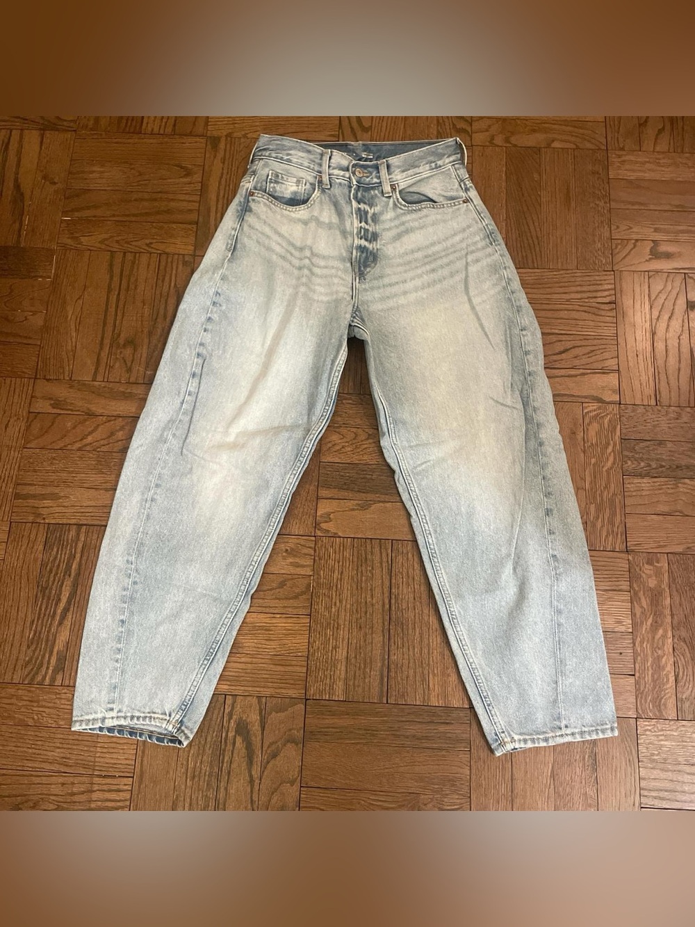 Old navy Light wash high-waisted balloon denim jeans size 6